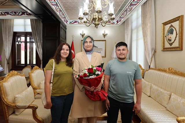 Bölücü Terör Örgütü Üssüne Sızma Girişimi Sırasında Yaralanan Piyade Uzman Onbaşı ve Eşi Vali Yiğitbaşı'nı Ziyaret Etti