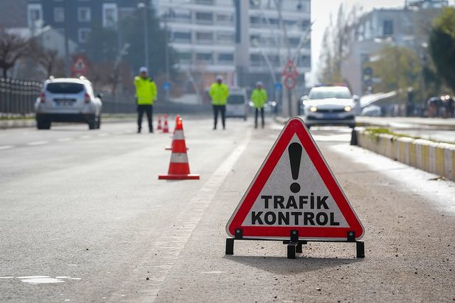 Afyonkarahisar Emniyet Müdürlüğü'nden Önemli Trafik Uyarısı