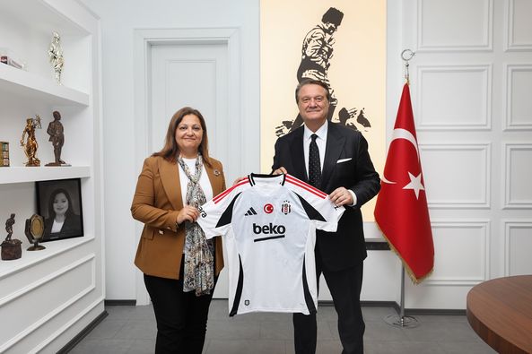 Başkan Hasan Arat, Büyük Taarruz etkinlikleri kapsamında Beşiktaş'ı ziyaret etti