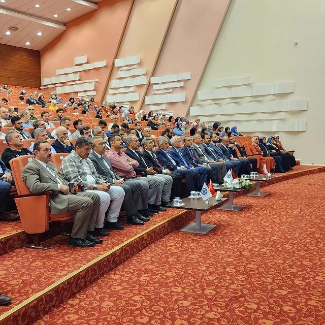 Eskişehir'de Mevlid-i Nebi Haftası Etkinliği: Şahsiyet İnşası Konferansı