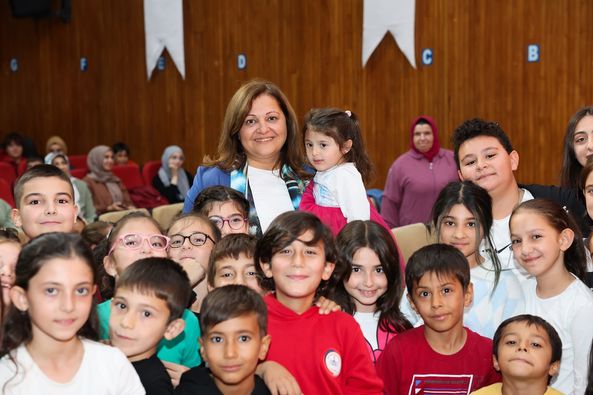 Afyonkarahisar Belediye Başkanı Burcu Köksal, Yaz Kursu Başarısını Tebrik Etti