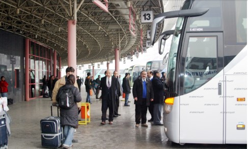 Otobüs biletlerinde yüzde 70, araç kiralamada yüzde 40 artış .