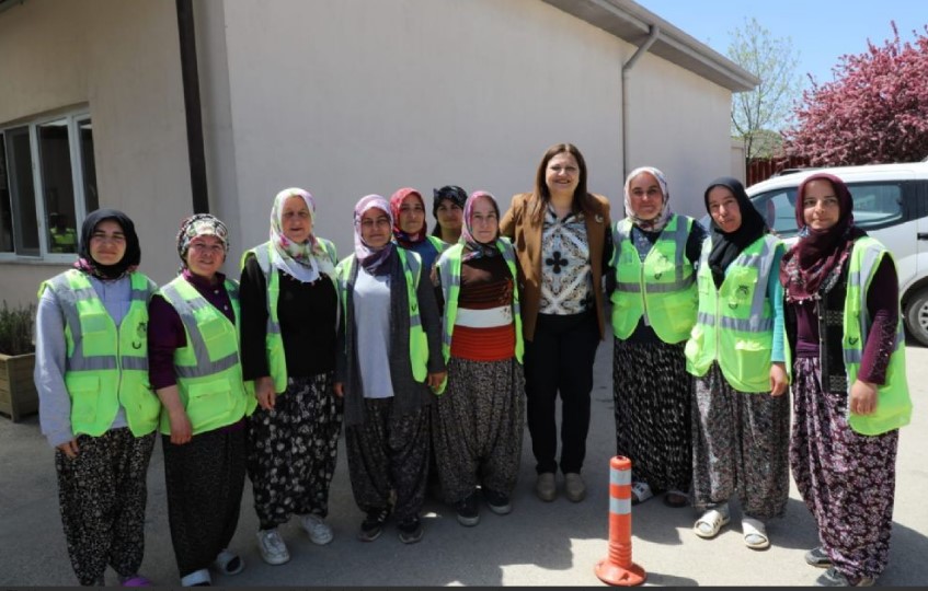 BAŞKAN KÖKSAL SÖZÜNÜ TUTTU BELEDİYE’DE EN DÜŞÜK İŞÇİ MAAŞI 30 BİN 400 TL OLDU