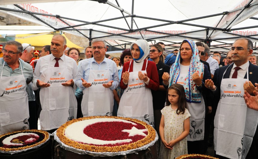 GELENEKSEL 40 HATİMLİ ŞİFALI AŞURE DAĞITIMI COŞKUYLA GERÇEKLEŞTİ