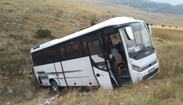 TUR OTOBÜSÜ DEVRİLDİ ÇOKSAYIDA YARALILAR VAR.