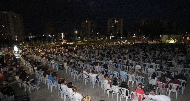 Afyonkarahisar'da İlk Açık Hava Sineması Etkinliği Başlıyor.