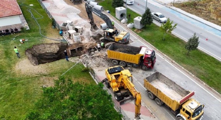 AFYONKARAHİSAT BELEDİYESİ UYDUKENT’TE ALTYAPI ÇALIŞMALARINA BAŞLADI