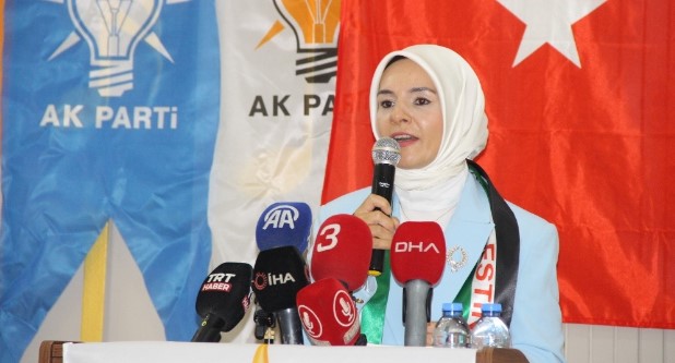 Aile ve Sosyal Hizmetler Bakanı Mahinur Özdemir Göktaş  Afyonkarahisar’da müjde üstüne müjdeler verdi.