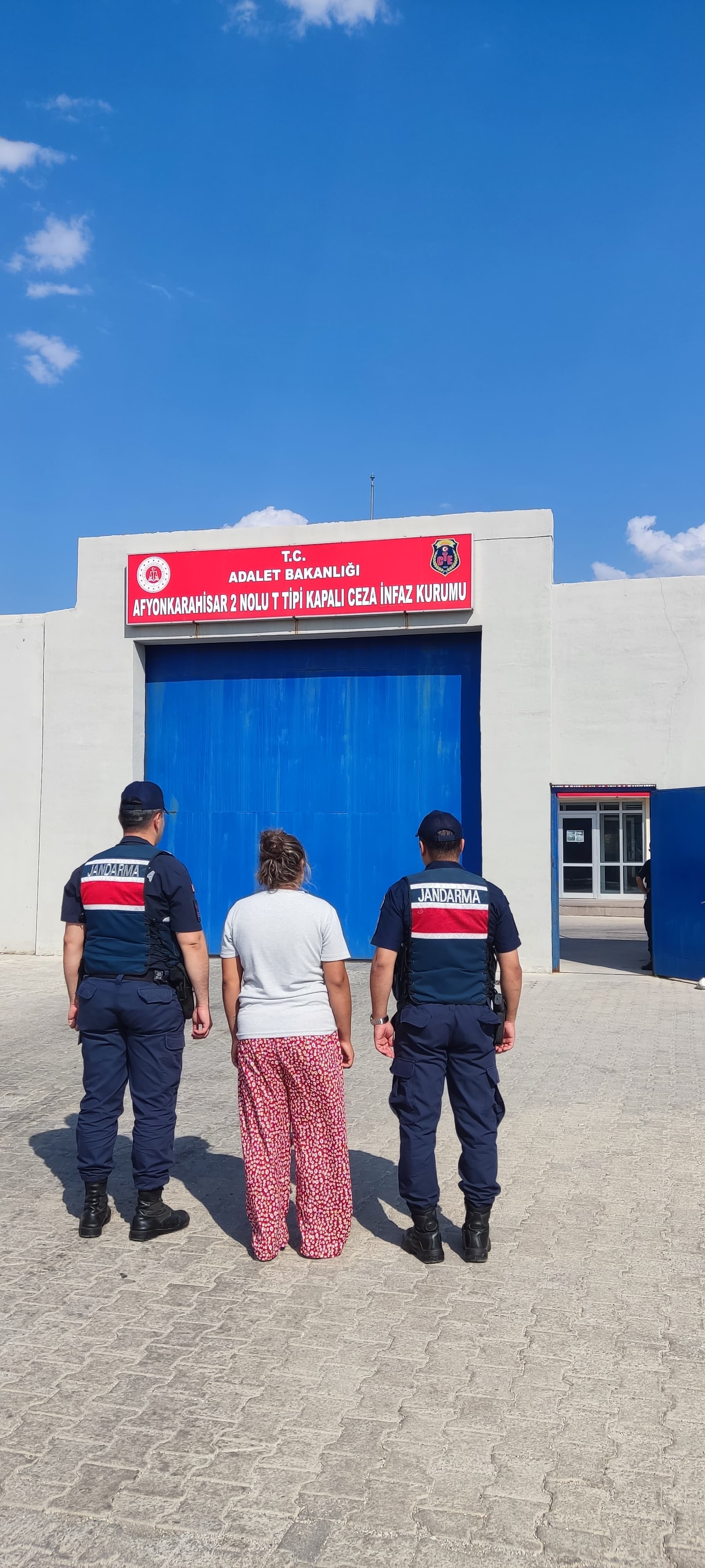 10 yıl 10 ay kesinleşmiş hapis cezası bulunan şahıs yakalanarak cezaevine gönderildi