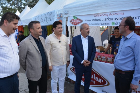 Afyonkarahisar'ın Bolvadin ilçesinde düzenlenen 33. Kaymak ve Eber Gölü Festivali, coşkulu bir açılış töreniyle başladı.