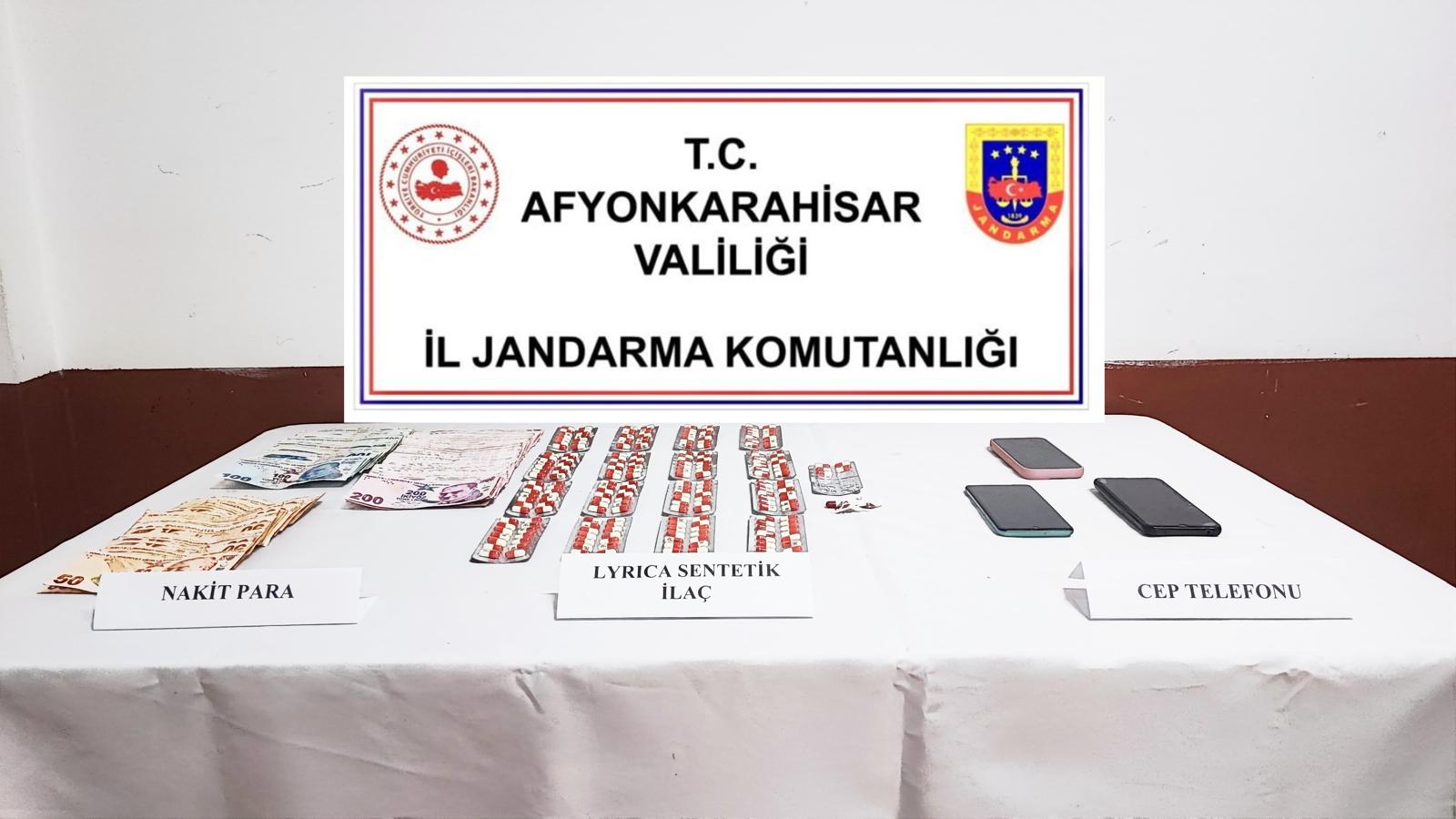 Uyuşturucu satıcıları jandarmadan kaçamadı