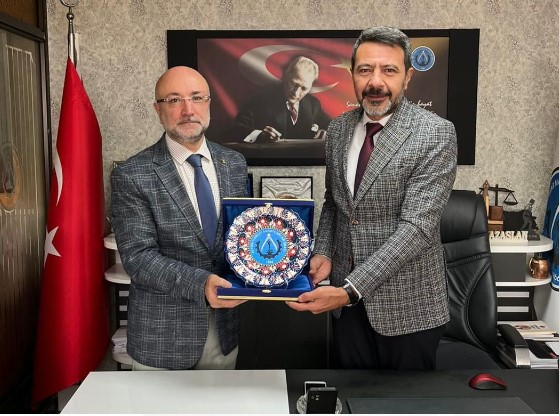 AK Parti Afyonkarahisar İl Başkanı Av. Turgay Şahin, programı kapsamında sabahın erken saatlerinden itibaren bir dizi ziyarette bulunarak, hemşehrileriyle bir araya geldi.