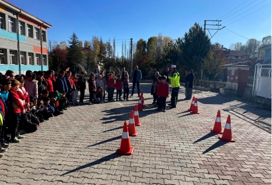 Jandarmadan Okullara Trafik eğitimi