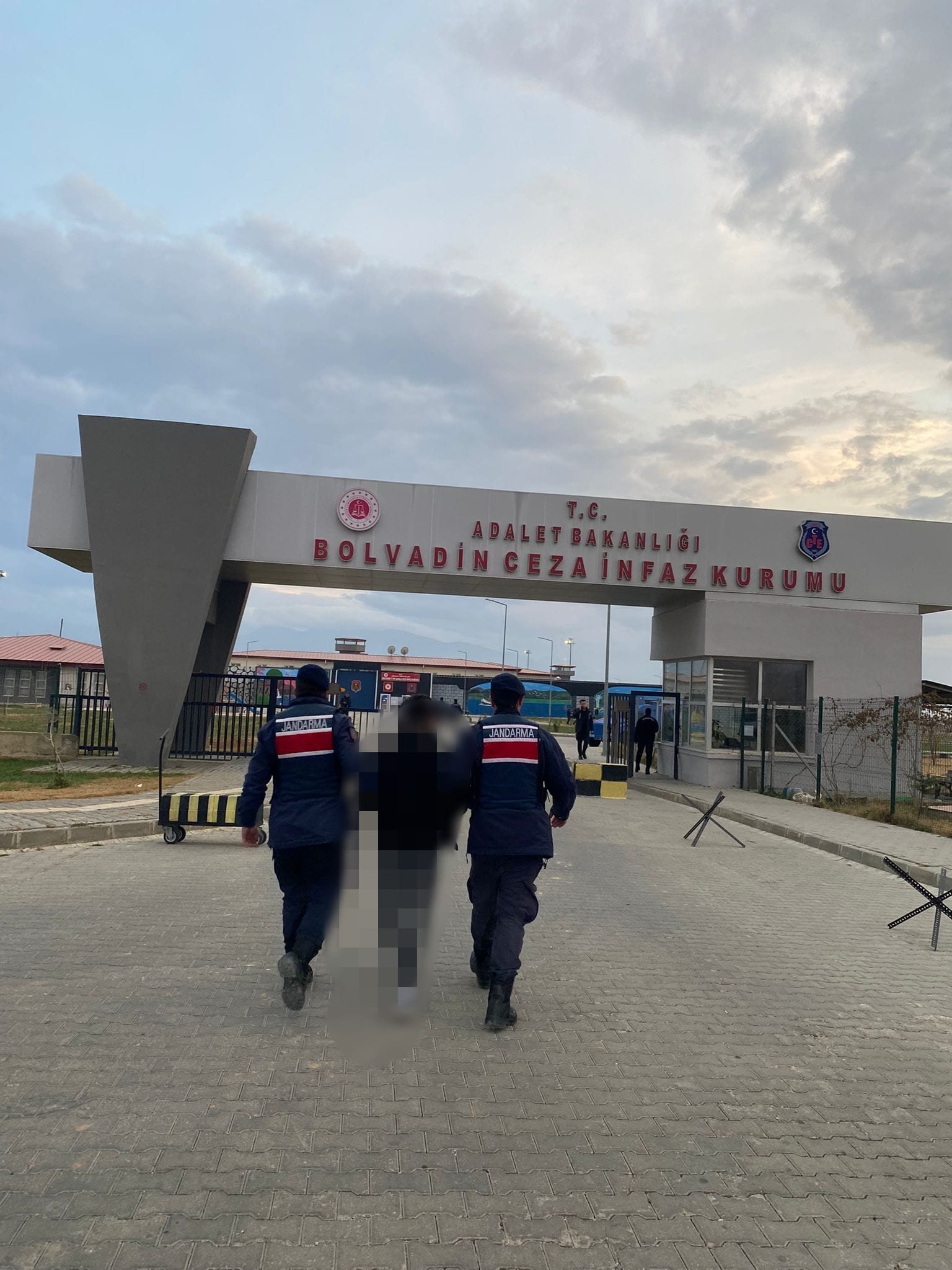  Afyonkarahisar’da Çocuk İstismarı Suçundan Aranan Şahıs Yakalandı