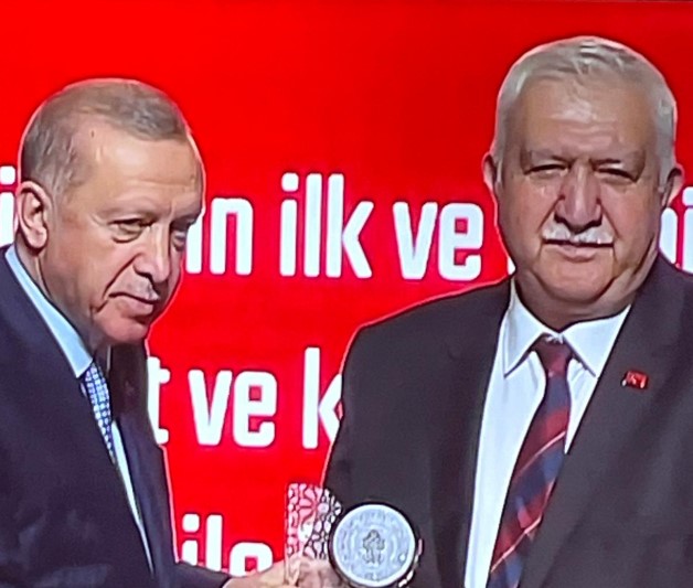 Cumhurbaşkanı Erdoğan'dan, Alimoğlu'na özel ödül