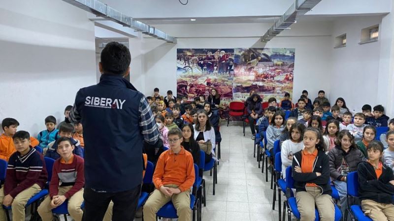 Öğrencilere Güvenli ve Bilinçli İnternet semineri