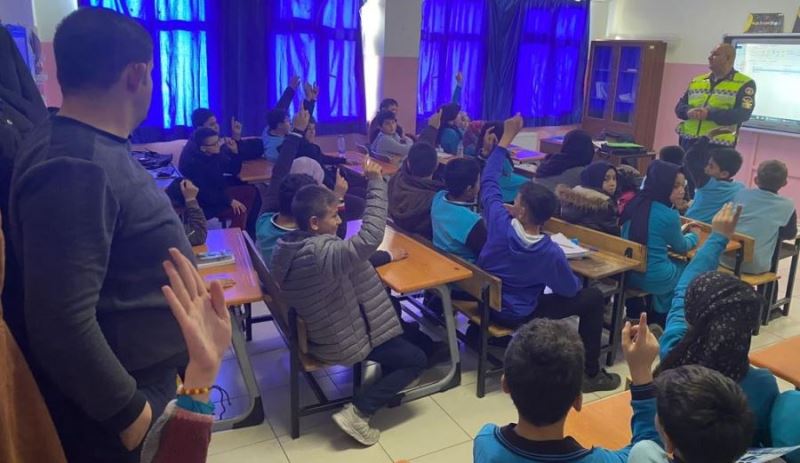 Jandarma'dan öğrencilere trafik eğitim semineri