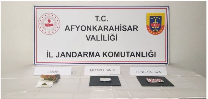 Jandarma ; arazide yaptğı  aramada Uyuşturucu Ele geçirdi.