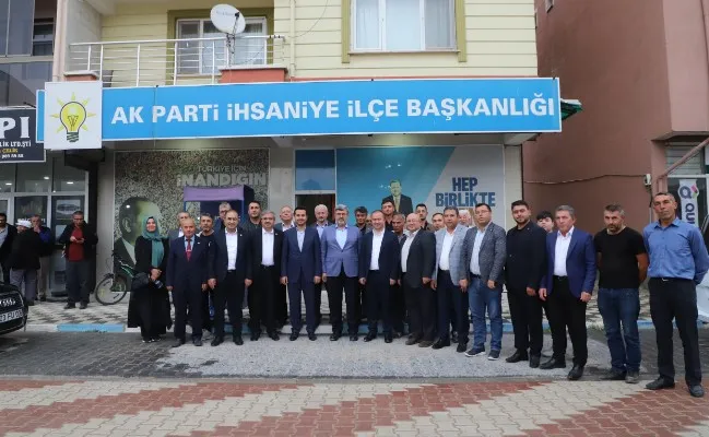 Yeni atanan ilçe başkanlarını tebrik eden heyet 2024 seçimleri için “hazır olun” mesajı verdi