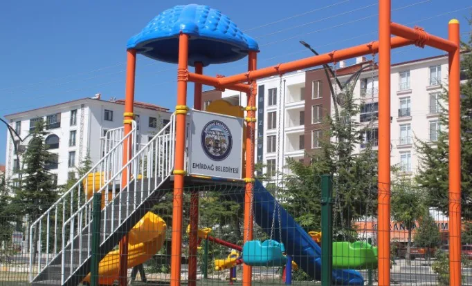 Emirdağ Belediyesi'nden Yeşil Alan ve Park Atağı