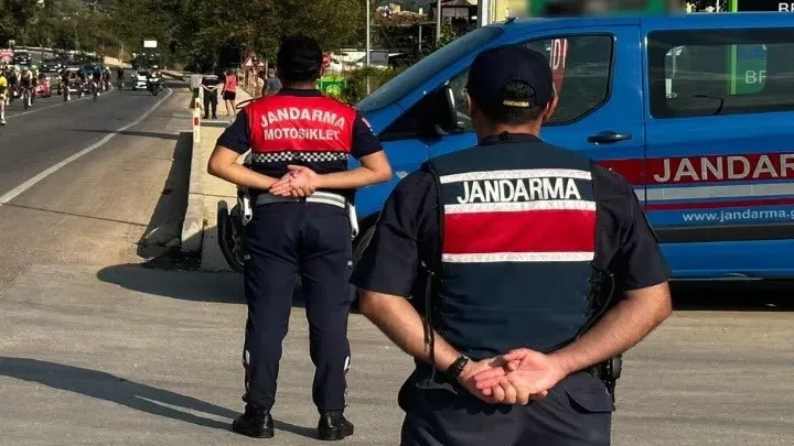 Jandarma, Afyonkarahisar'da aranan 13 şahsı yakaladı