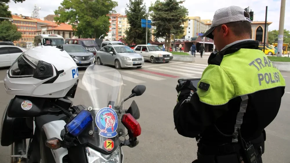 Afyon'da Trafik Kuralları İhlal Eden Sürücülere Toplamda 287 bin 101 TL Ceza