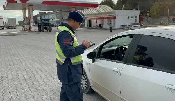 Bolvadin İlçe Jandarma Komutanlığına bağlı trafik ve asayiş ekipleri denetimlerine devam ediyor.