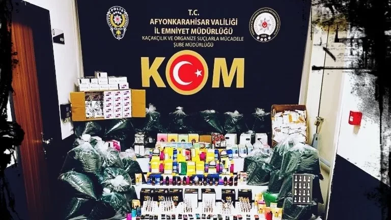 Afyonkarahisar'da Kaçakçılık Operasyonu: 365 kg Mentol Topu ve Binlerce Kaçak Ürün Ele Geçirildi