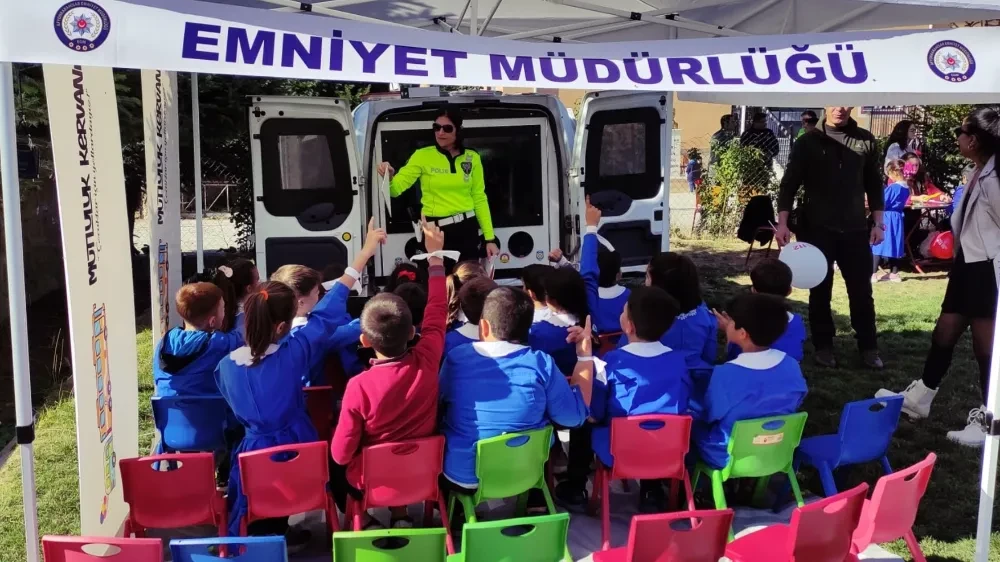 Afyon'da, miniklere eğlenceli trafik dersi