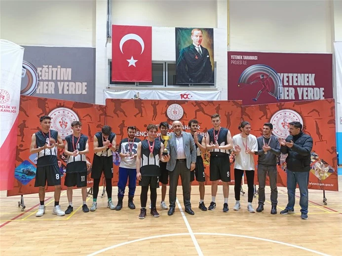 Afyonkarahisar Gençlik ve Spor İl Müdürlüğü, Yurtlar Arası Basketbol Turnuvası düzenledi.