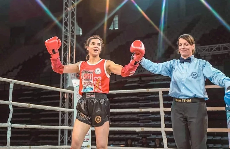 Afyonkarahisar'ın Muaythai Şampiyonu Kübra Kocakuş, Avrupa'da Altın Madalya Kazandı