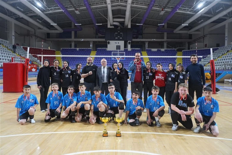 Afyonkarahisar'da Voleybol Yıldız Erkekler Okul Sporları Şampiyonu Belli Oldu