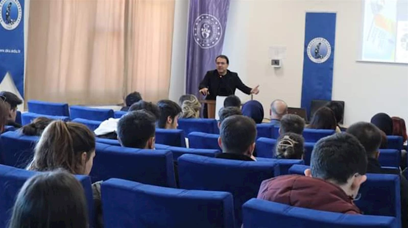 Şuhut Gençlik Merkezi ve Şuhut MYO, Girişimcilik ve Geleceğin Etkisi Konferansı düzenledi.