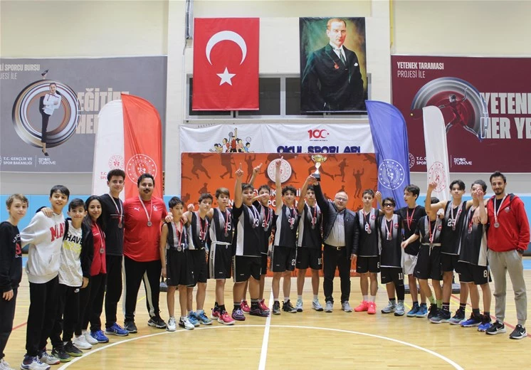 Afyonkarahisar U14 Basketbol Ligi'nde Gazi Endüstri Meslek Lisesi şampiyon oldu