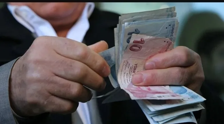 Çalışan emekliye 5 bin lira Resmi Gazete'de yayınlandı.