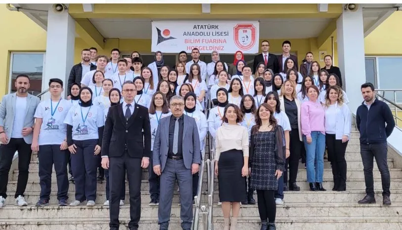 Atatürk Anadolu Lisesinde Bilim Fuarı açıldı