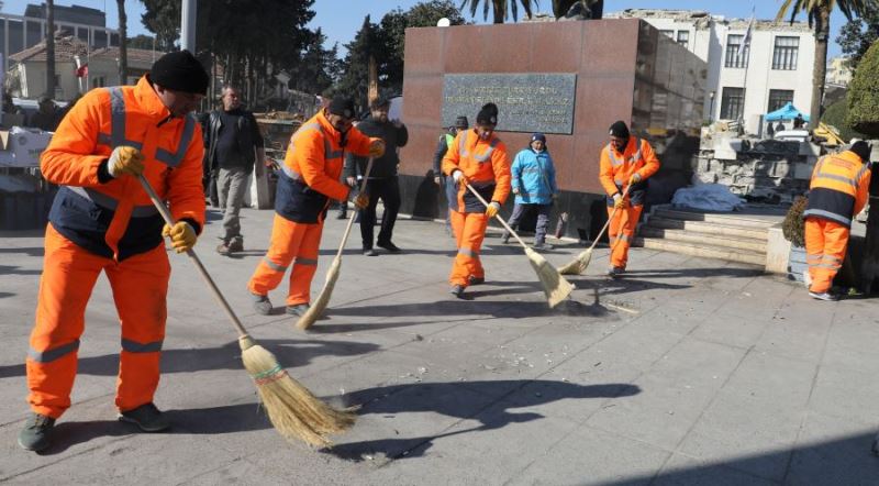 Afyonkarahisar temizlik ekipleri deprem bölgesinde