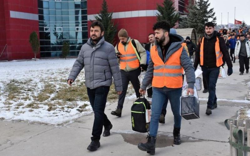 AFSÜ Gönüllüleri Afet Bölgesine Doğru Yola Çıktı