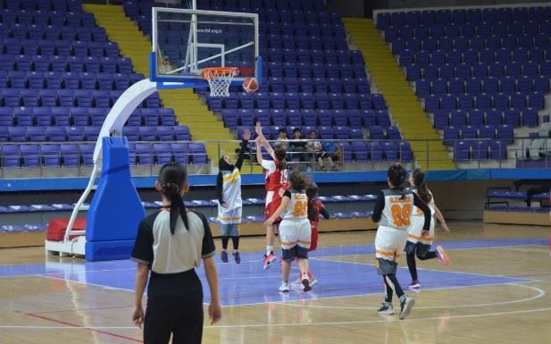 Basketbol U-10 ve U-12 müsabakaları başladı