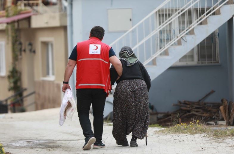 Kızılay’ın Afet Bölgelerindeki Beslenme Hizmeti ve Yardımları Aralıksız Sürüyor