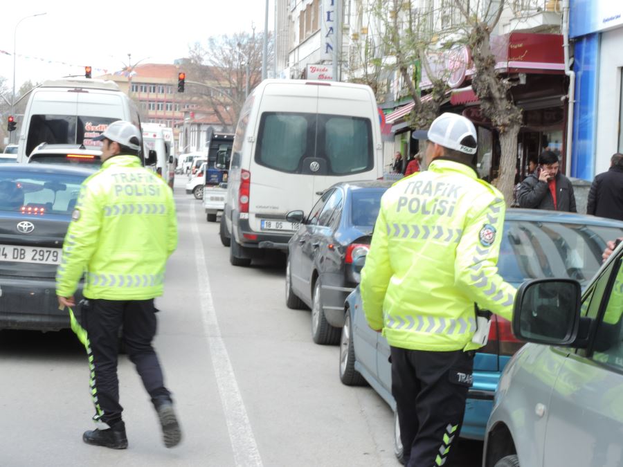 Afyonkarahisar'da polis  ekipleri trafik denetimi yaptı