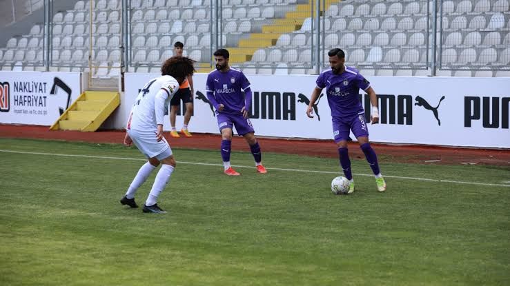 Afyonspor evinde ağırladığı Düzce Cam Spor’a 1-0 mağlup oldu.