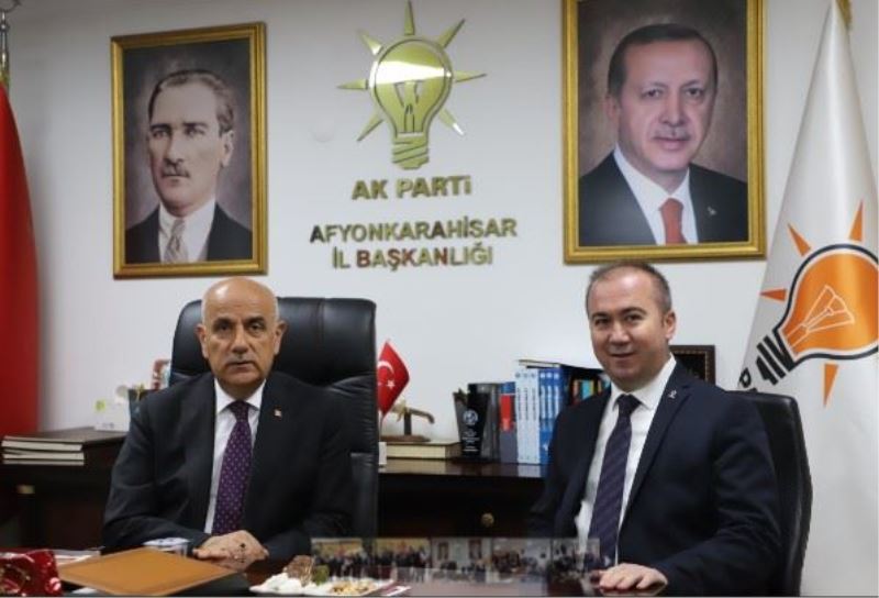 BAKAN KİRİŞÇİ AK PARTİ İL BAŞKANLIĞINI ZİYARET ETTİ