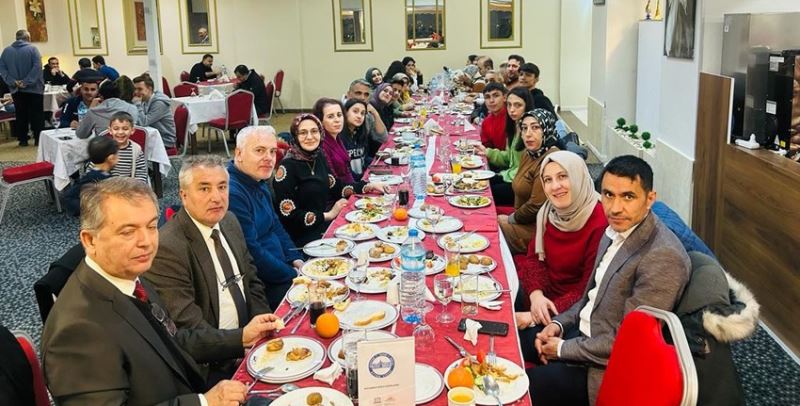 Afyon Lisesi öğrencileri depremzedelere yardım eli uzattı.