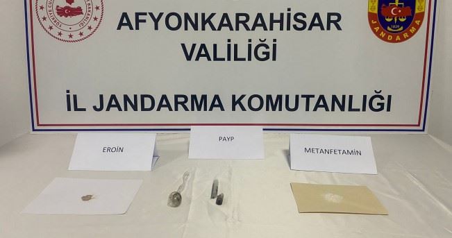 Yapılan yol Kontrolunde Uyuşturucu elegeçirildi.