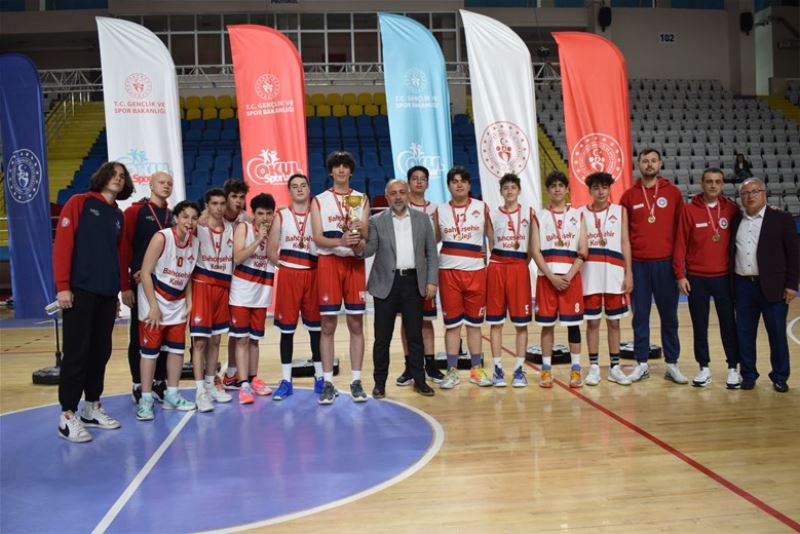 Özel Bahçeşehir Uğur AL Basketbol Takımı Şampiyon Oldu.