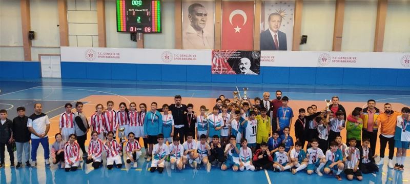 Damat İbrahim Paşa Spor Salonunda Futsal Şampiyonları Belli Oldu