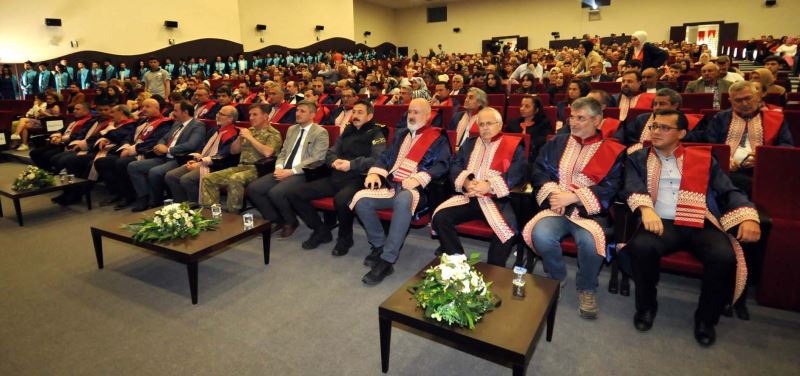 AKÜ Veteriner Fakültesi'nde Mezuniyet Sevinci