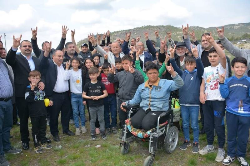 MHP'li Taytak, İhsaniye'de Yoğun Sevgi Gösterisi İle Karşılandı