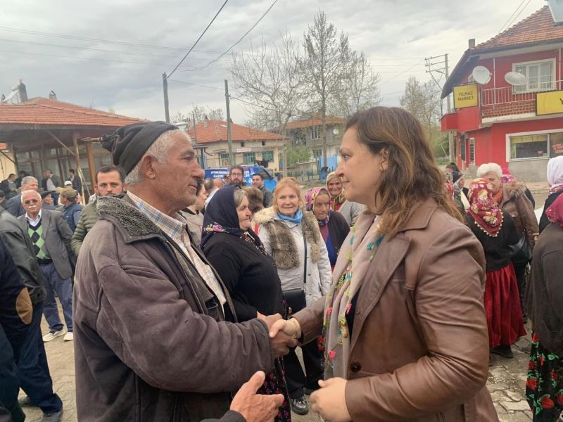 CHP Burcu Köksal, Afyon'da seçmenlerden destek istedi.